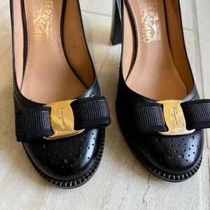 Ferragamo pre loved Vera bow block heel